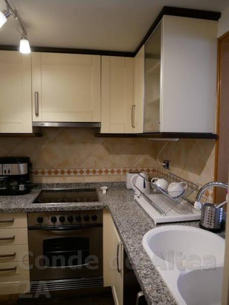 Delightful Seaview Apartment In Beautiful Алтеа Екстер'єр фото